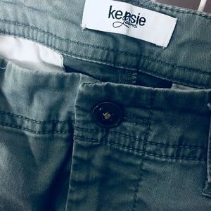 Kensie size 8 green cargo pants